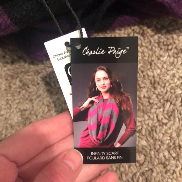 Charlie Paige infinity Scarf - Picture 3 of 3